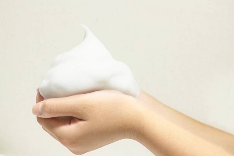 洗顔する際の泡